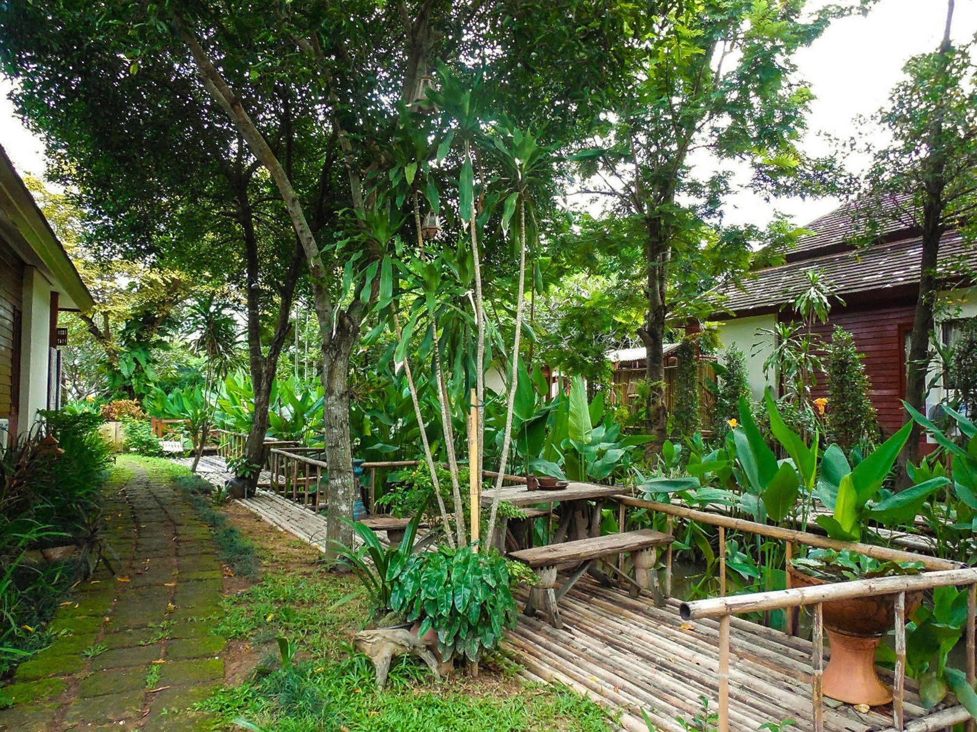 Palm Spa Village Resort Mae Rim Exteriör bild