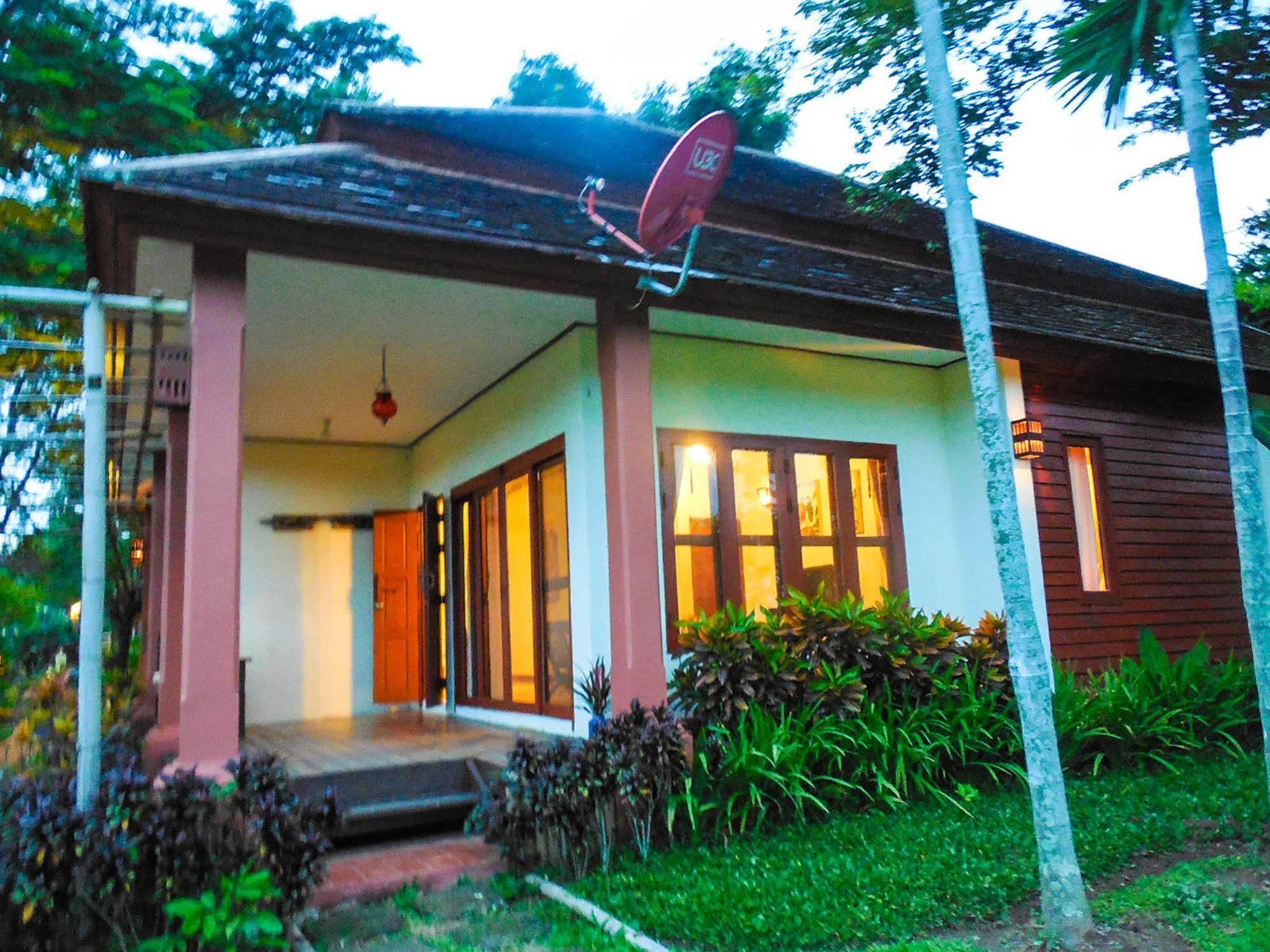 Palm Spa Village Resort Mae Rim Exteriör bild