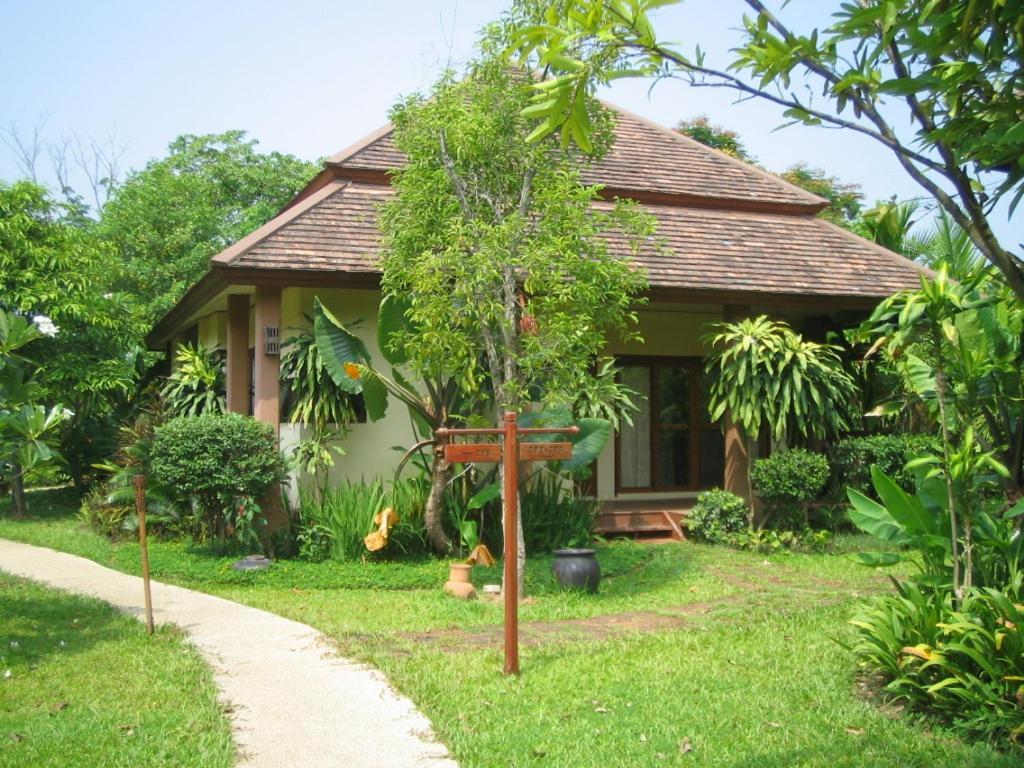 Palm Spa Village Resort Mae Rim Exteriör bild